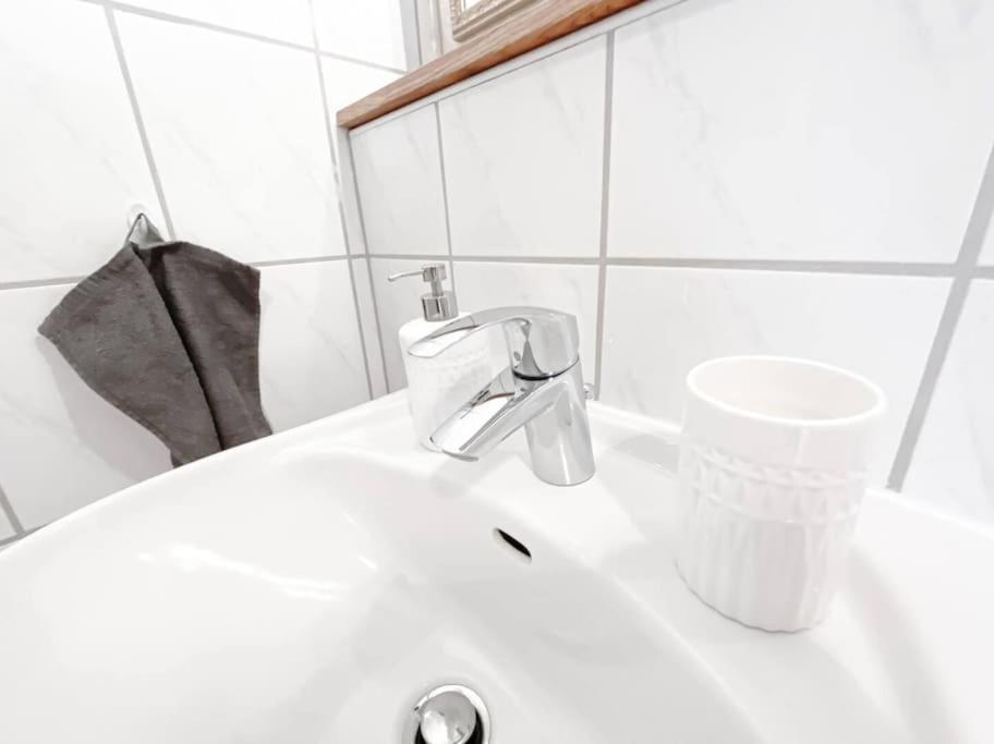 Schoene Ferienwohnung Mit Blick Ueber Stadtwald Lipcse Kültér fotó