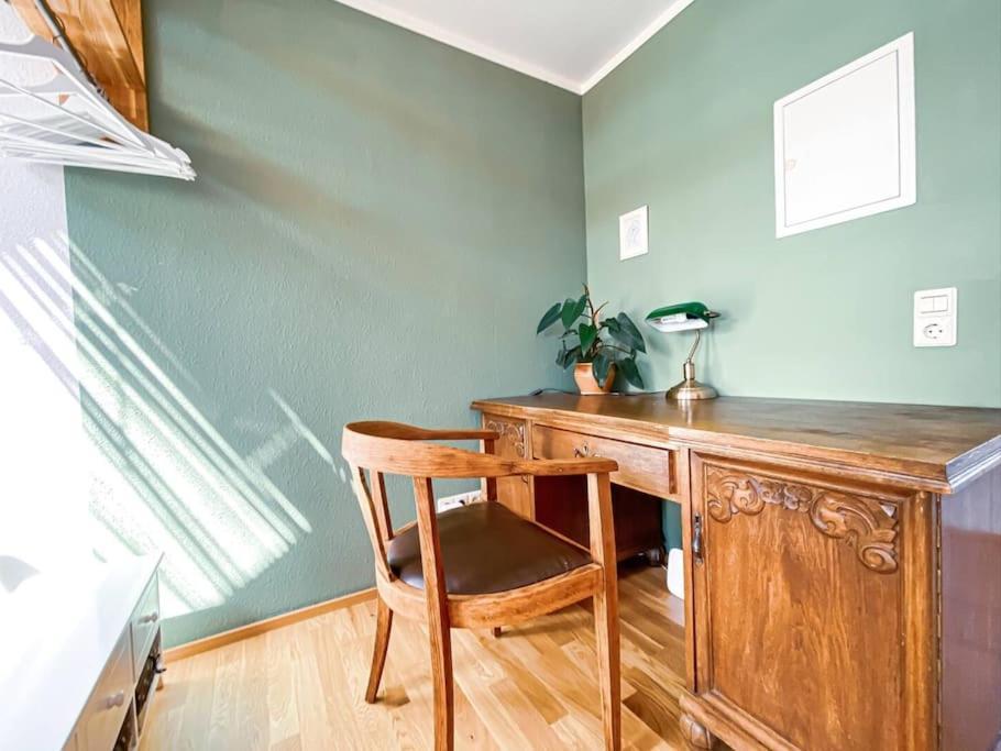 Schoene Ferienwohnung Mit Blick Ueber Stadtwald Lipcse Kültér fotó