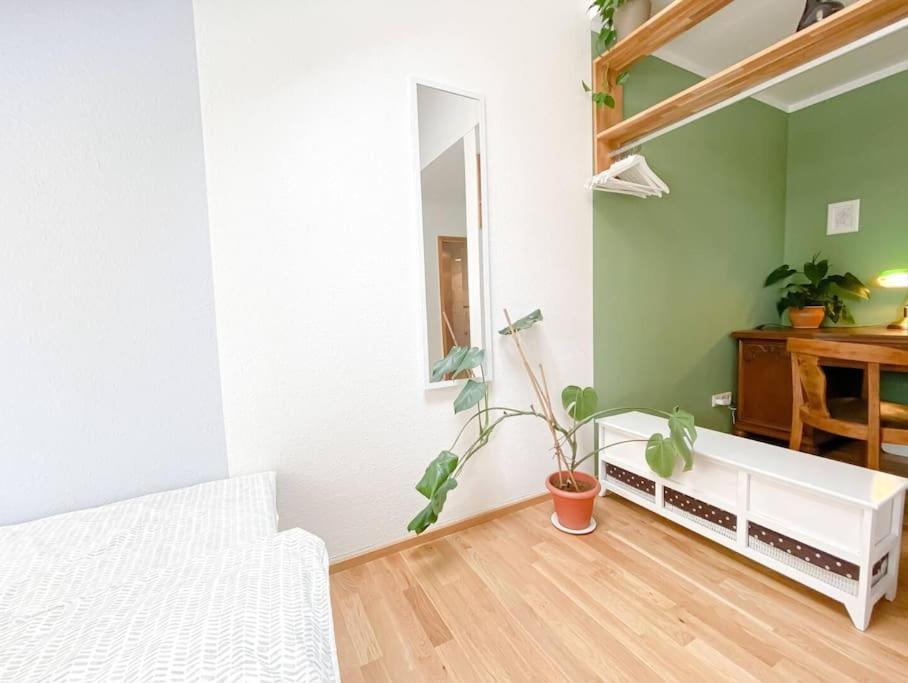 Schoene Ferienwohnung Mit Blick Ueber Stadtwald Lipcse Kültér fotó