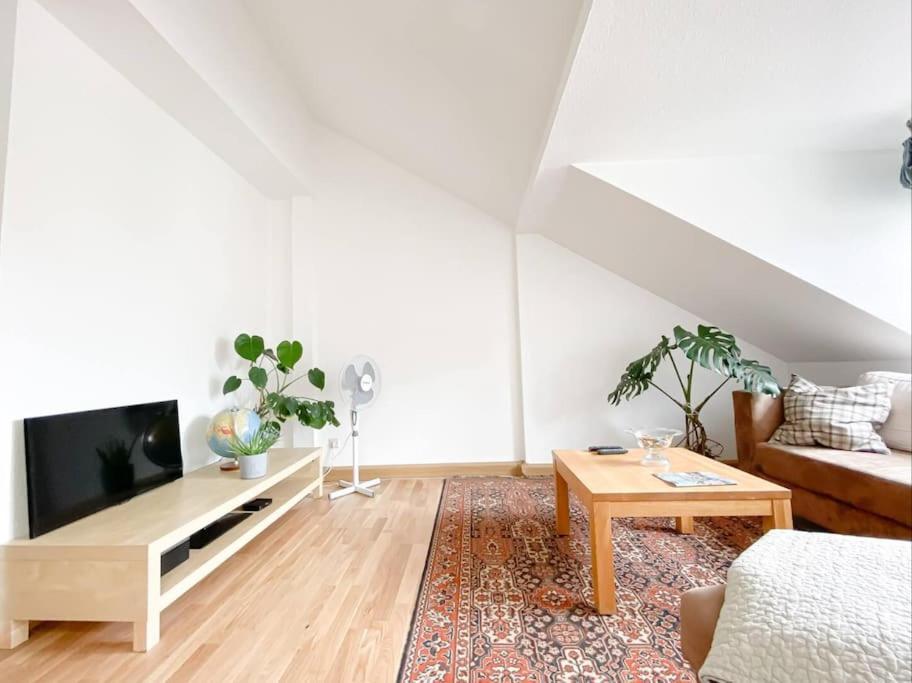 Schoene Ferienwohnung Mit Blick Ueber Stadtwald Lipcse Kültér fotó